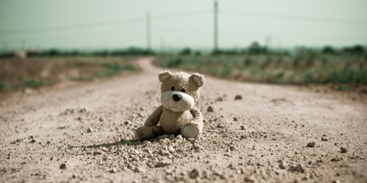 Not all adversity is equal: bullying, maltreatment, and persistent psychotic-like experiences